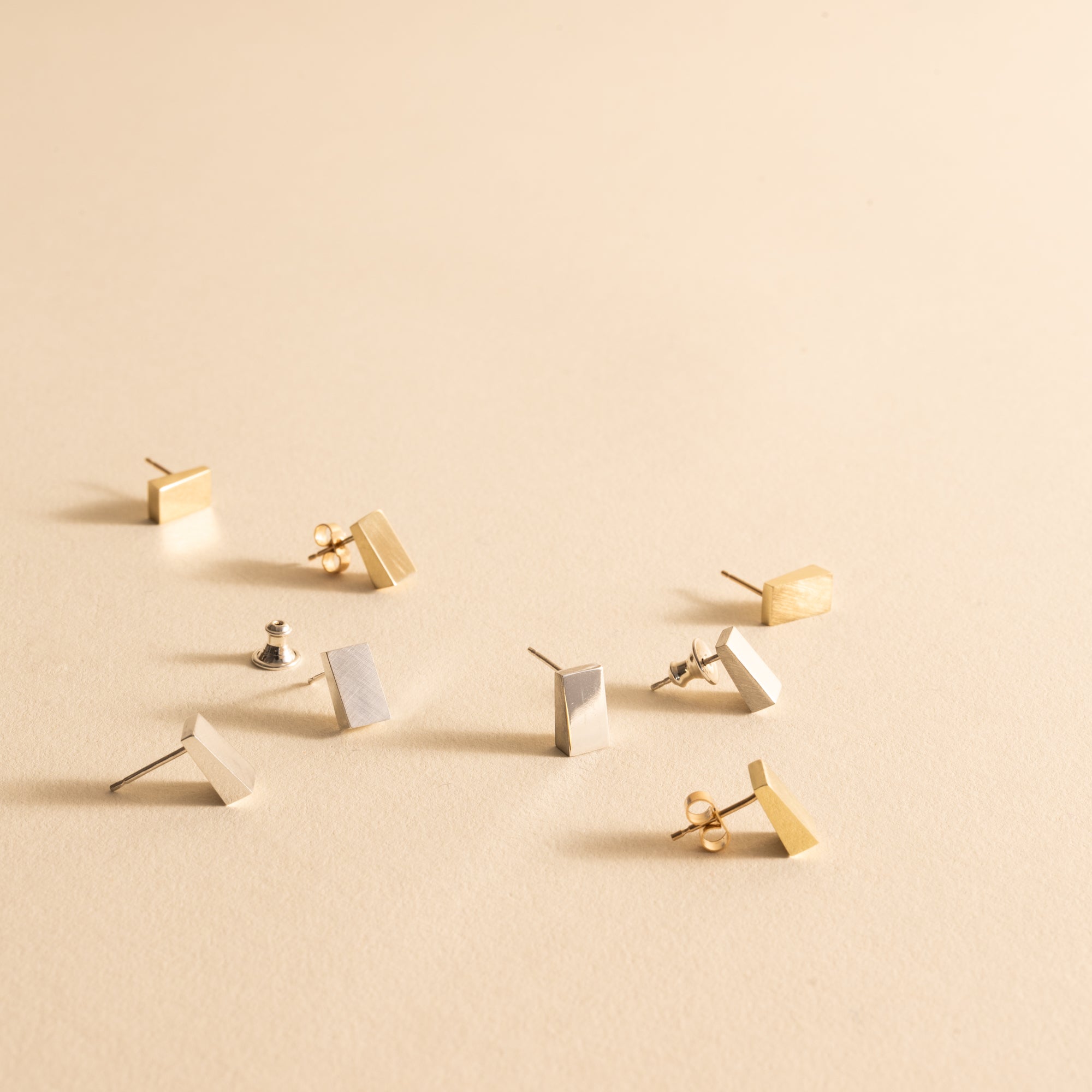 Eilis Stud earrings